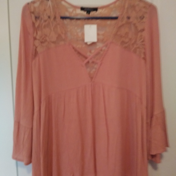 Ladies top - Picture 2 of 3